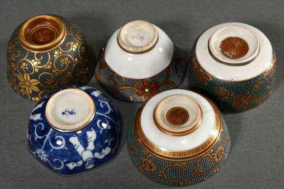 5 Various Japanese porcelain sake bowls with decor… - photo 3 5 Various Japanese porcelain sake bowls with decor… - photo 3