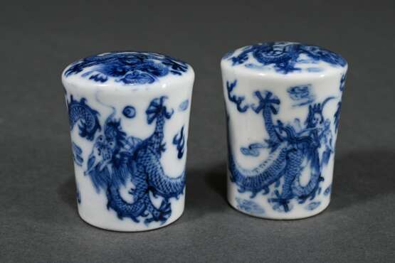 Pair of knobs from a scroll with underglaze blue d… - фото 1 Pair of knobs from a scroll with underglaze blue d… - фото 1