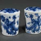 Pair of knobs from a scroll with underglaze blue d… - фото 1