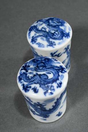 Pair of knobs from a scroll with underglaze blue d… - фото 2 Pair of knobs from a scroll with underglaze blue d… - фото 2