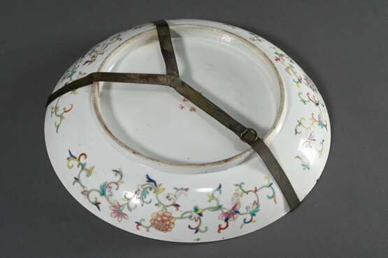 Large porcelain bowl with eight Buddhist symbol ca… - photo 3 Large porcelain bowl with eight Buddhist symbol ca… - photo 3