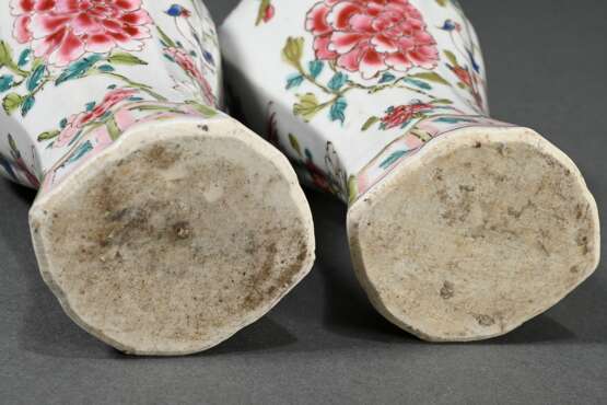 Pair of Chinese porcelain baluster vases with flor… - photo 4