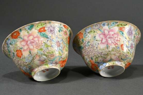 Pair of Chinese porcelain bowls with millefleur de… - photo 1