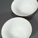 Pair of Chinese porcelain bowls with millefleur de… - photo 3