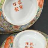 Pair of Chinese porcelain bowls with millefleur de… - photo 4