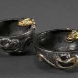2 Fine cups in Tang style with sculpted mythical c… - photo 1