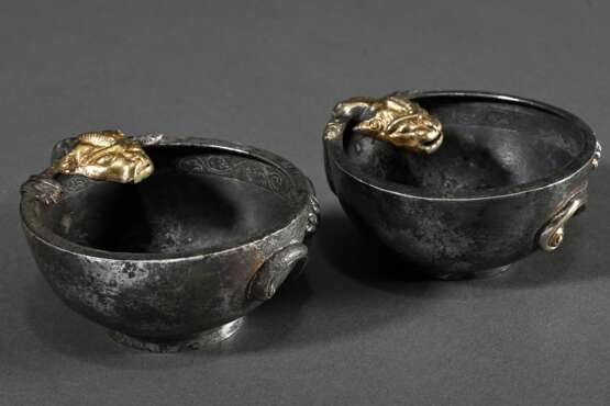 2 Fine cups in Tang style with sculpted mythical c… - photo 2 2 Fine cups in Tang style with sculpted mythical c… - photo 2