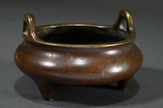 Bronze incense burner in a pressed bulbous shape o… - photo 1