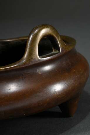 Bronze incense burner in a pressed bulbous shape o… - photo 3