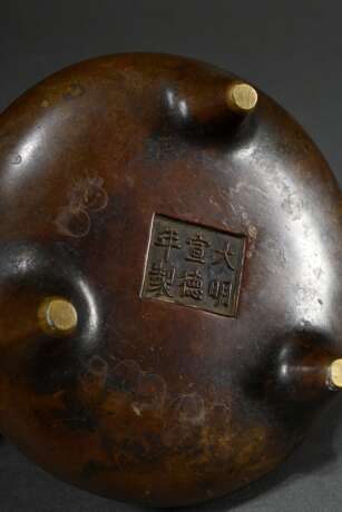 Bronze incense burner in a pressed bulbous shape o… - photo 5
