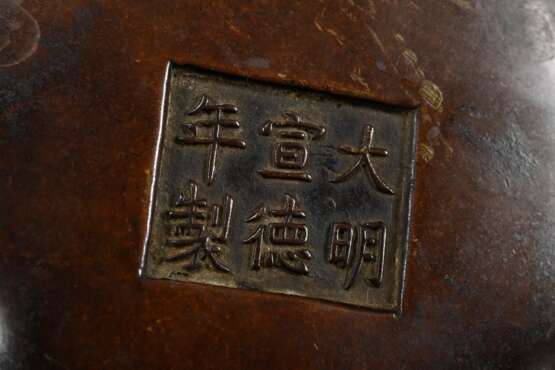 Bronze incense burner in a pressed bulbous shape o… - photo 6