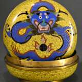 Round cloisonné box ‘Dragon’ on yellow background,… - photo 1