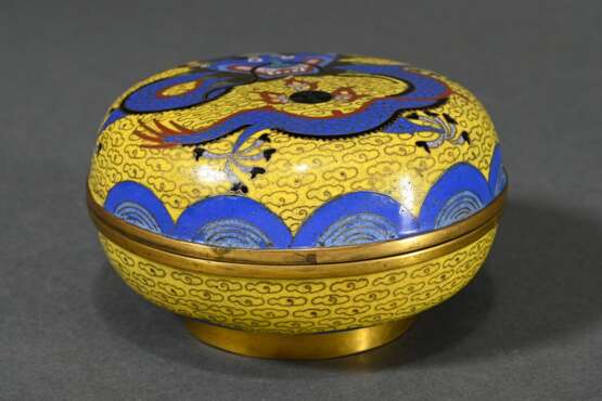 Round cloisonné box ‘Dragon’ on yellow background,… - photo 2 Round cloisonné box ‘Dragon’ on yellow background,… - photo 2