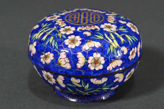 Round box with insert and fine enamel painting ‘Pr… - photo 1