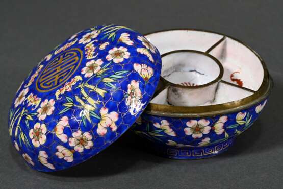 Round box with insert and fine enamel painting ‘Pr… - photo 3