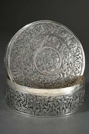 Round silver lidded box with rich repoussé decorat… - photo 1 Round silver lidded box with rich repoussé decorat… - photo 1