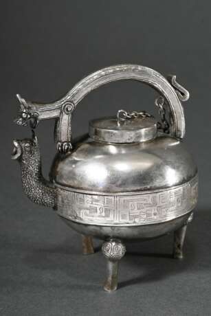 Small wine jug with zoomorphic handle and spout on… - photo 1 Small wine jug with zoomorphic handle and spout on… - photo 1