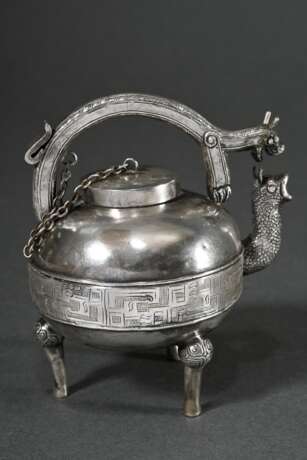 Small wine jug with zoomorphic handle and spout on… - photo 2 Small wine jug with zoomorphic handle and spout on… - photo 2