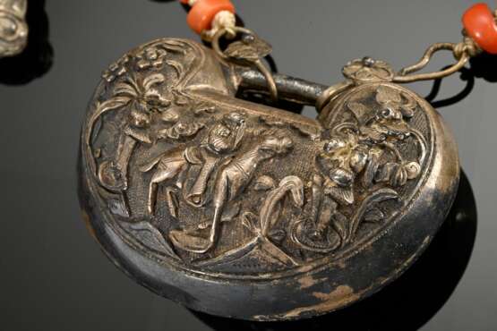 Chinese amulet necklace with double-walled pendant… - photo 3