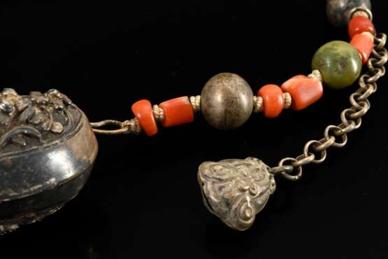 Chinese amulet necklace with double-walled pendant… - photo 4