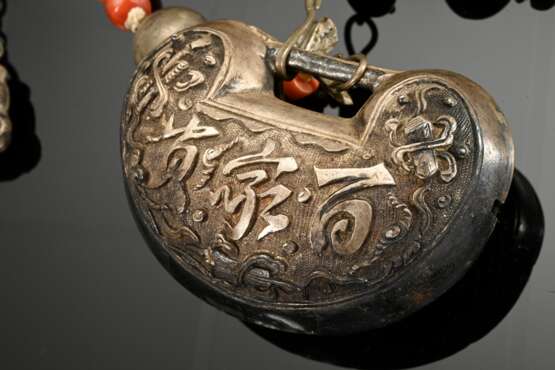 Chinese amulet necklace with double-walled pendant… - photo 5