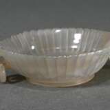 Delicate flower-shaped jade bowl or brush washer i… - photo 2