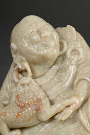Soapstone figure ‘Seated Luohan in kasaya with you… - photo 2 Soapstone figure ‘Seated Luohan in kasaya with you… - photo 2