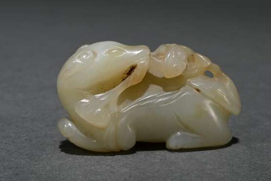 3 Various light-coloured jade toggles: ‘Cat’ (leng… - photo 6 3 Various light-coloured jade toggles: ‘Cat’ (leng… - photo 6