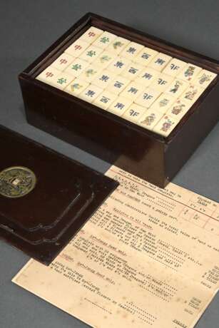 Mahjong game in wooden box with bronze ‘cash coin’… - photo 1 Mahjong game in wooden box with bronze ‘cash coin’… - photo 1