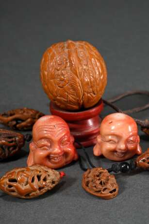 9 Various Chinese carvings: 6 fruit pits ‘Erotic M… - фото 1 9 Various Chinese carvings: 6 fruit pits ‘Erotic M… - фото 1
