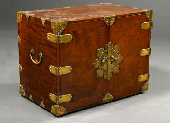 Koreanischer Kabinettschrank mit ornamentalem und … - Foto 2 Koreanischer Kabinettschrank mit ornamentalem und … - Foto 2