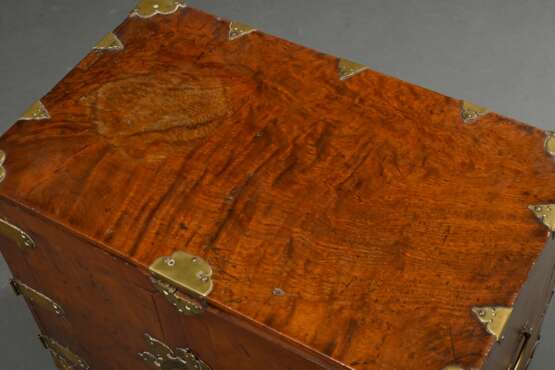 Koreanischer Kabinettschrank mit ornamentalem und … - Foto 4 Koreanischer Kabinettschrank mit ornamentalem und … - Foto 4