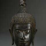 Buddha Kopf mit schönem ruhigem Gesichtsausdruck i… - Foto 1