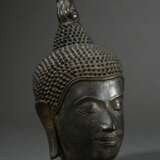 Buddha Kopf mit schönem ruhigem Gesichtsausdruck i… - Foto 2