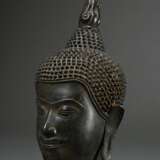 Buddha Kopf mit schönem ruhigem Gesichtsausdruck i… - Foto 3