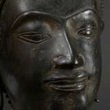 Buddha Kopf mit schönem ruhigem Gesichtsausdruck i… - Foto 5