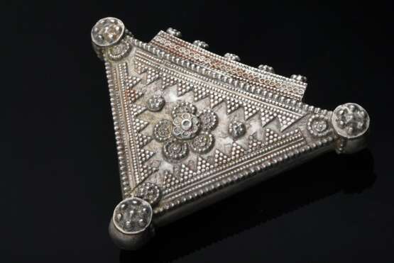 Dreieckiger indischer Anhänger mit reichem geometr… - Foto 1