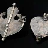 2 Various Indian amulets with floral appliqués and… - photo 2