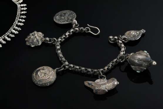 2 Various Indian chains: 1x charm bracelet with 6 … - photo 2 2 Various Indian chains: 1x charm bracelet with 6 … - photo 2