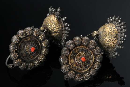 Pair of earrings made of discs with applied flower… - photo 2 Pair of earrings made of discs with applied flower… - photo 2