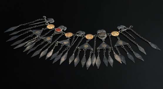 Yomud Turkmen ‘Sandschalyk’ hood ornament made of … - фото 2 Yomud Turkmen ‘Sandschalyk’ hood ornament made of … - фото 2