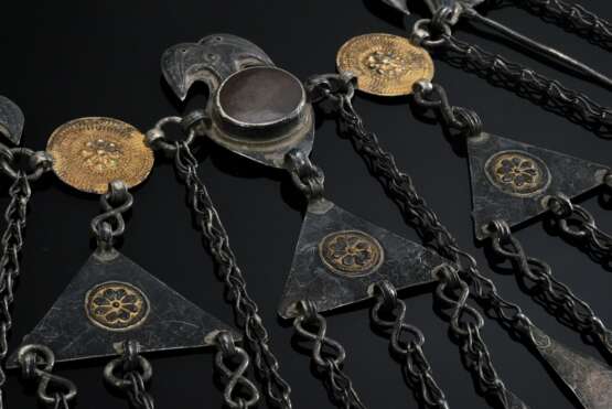 Yomud Turkmen ‘Sandschalyk’ hood ornament made of … - фото 4 Yomud Turkmen ‘Sandschalyk’ hood ornament made of … - фото 4