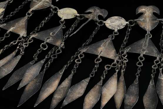 Yomud Turkmen ‘Sandschalyk’ hood ornament made of … - фото 6 Yomud Turkmen ‘Sandschalyk’ hood ornament made of … - фото 6