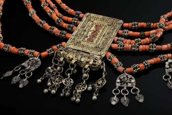 Yemeni ‘Lazam’ necklace consisting of a central sq… - фото 2