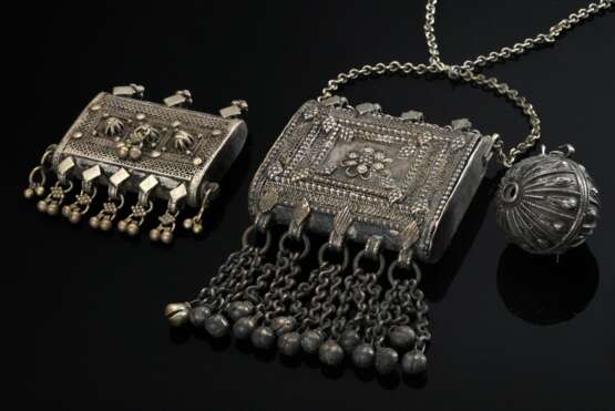 3 Various Yemeni amulet pendants: 2 ‘Hirz’ with wi… - фото 1