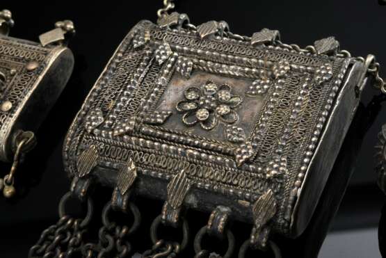 3 Various Yemeni amulet pendants: 2 ‘Hirz’ with wi… - фото 3