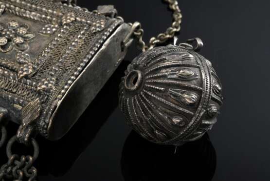 3 Various Yemeni amulet pendants: 2 ‘Hirz’ with wi… - фото 4