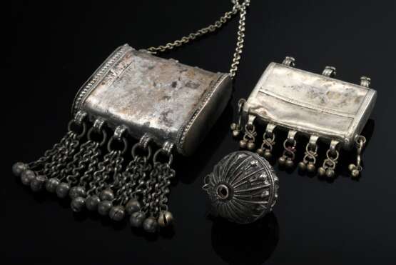 3 Various Yemeni amulet pendants: 2 ‘Hirz’ with wi… - фото 5
