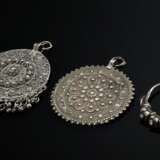 3 Various pieces of Yemeni jewellery: 2 pendants w… - фото 1