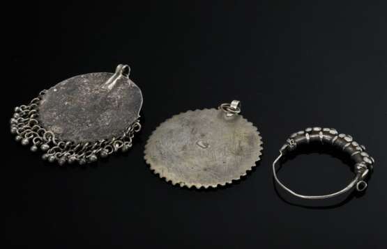 3 Various pieces of Yemeni jewellery: 2 pendants w… - фото 2 3 Various pieces of Yemeni jewellery: 2 pendants w… - фото 2